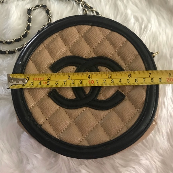 Woman’s Vintages CC Tan Quilted Round Bag *Firm Priced* - Picture 2 of 13